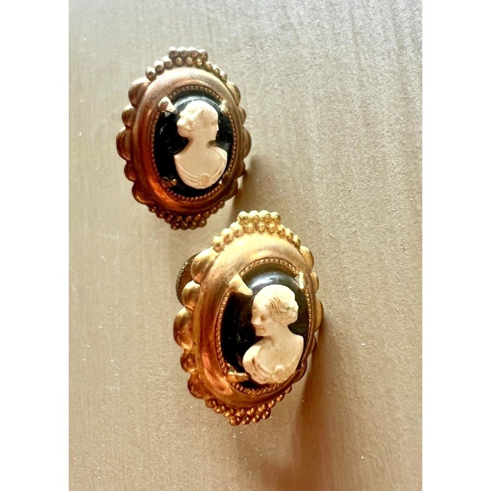 Vintage Cameo Earrings Screwback Gold Black Classic Cameo Silhouette‎ Carved Mid